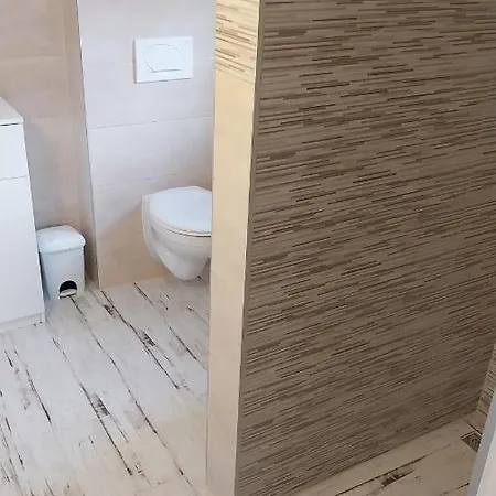 Jan 4 Apartman *