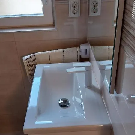 Jan 4 Apartman *
